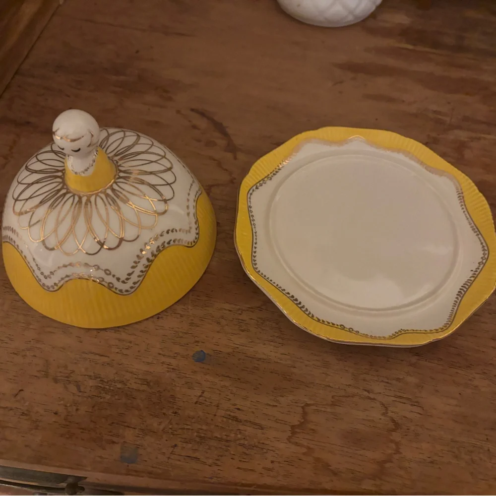 Anthropologie Yellow Milkmaid Butter Dish by Biscuit - Picture 3 of 4